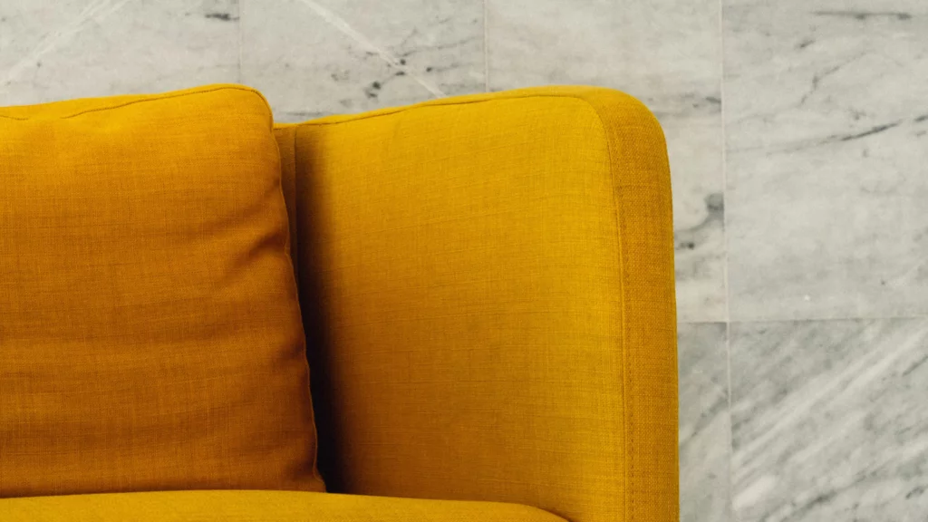 Banner Appartement - Pantone kleur van 2021 - Ultimate gray + illuminating yellow - sfeerfoto