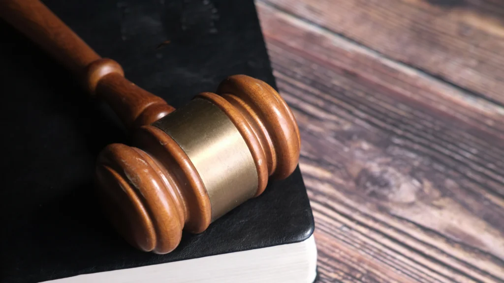 Huren met aankoopoptie de wetgeving_Gavel en notitieboek