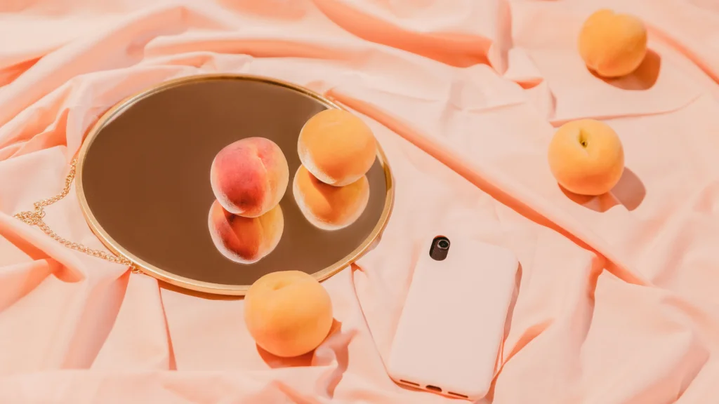 Banner Appartement - Pantone kleur van 2024 - Peach Fuzz - sfeerfoto bed