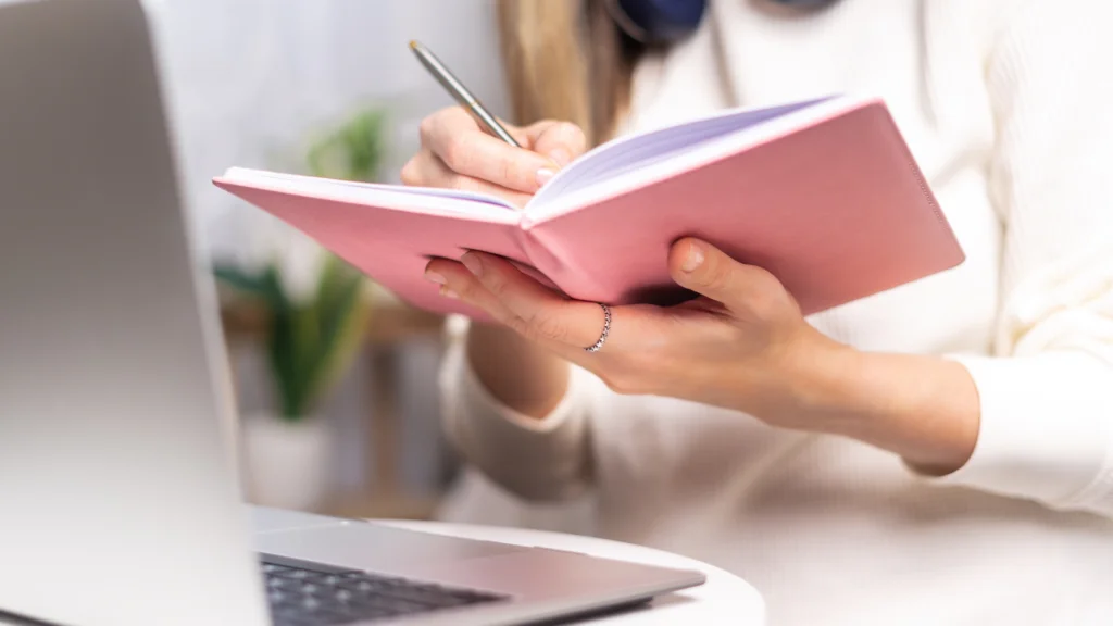 Vlaamse huursubsidie laptop roze schrift